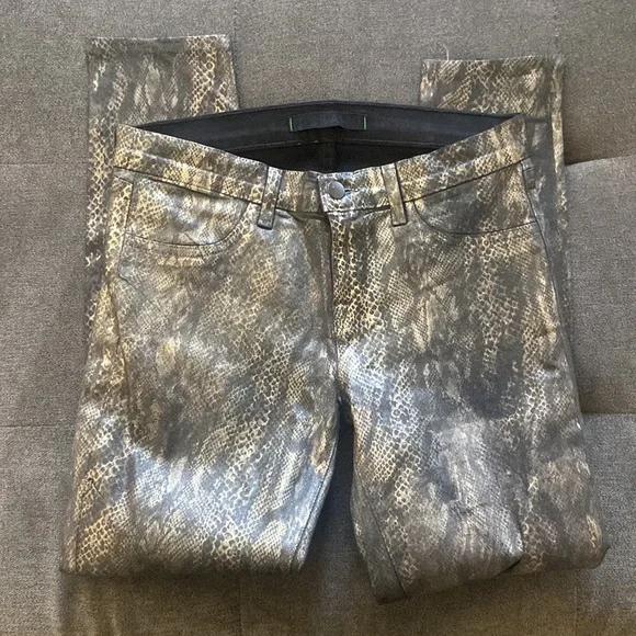 J BRAND 901 Black Golden Snake Print Coated Stretch Denim Leggings Jeans - Picture 7 of 11